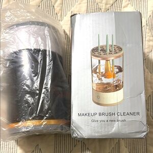 Black and Gold Makeup Brush Cleaner- never used
